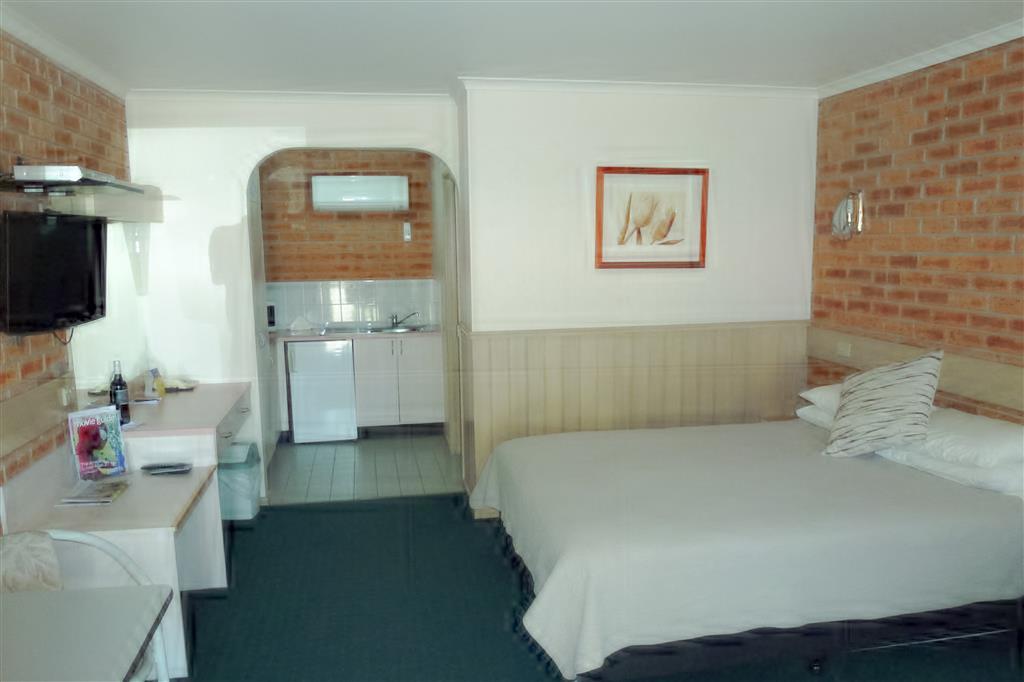 Colonial Motor Inn Bairnsdale Golden Chain Property Δωμάτιο φωτογραφία
